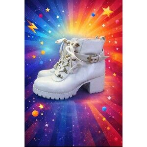 WILD PAIR Womens Ivory Lug Sole Hillari Round Toe Lace Up Hiking Boots 7 M